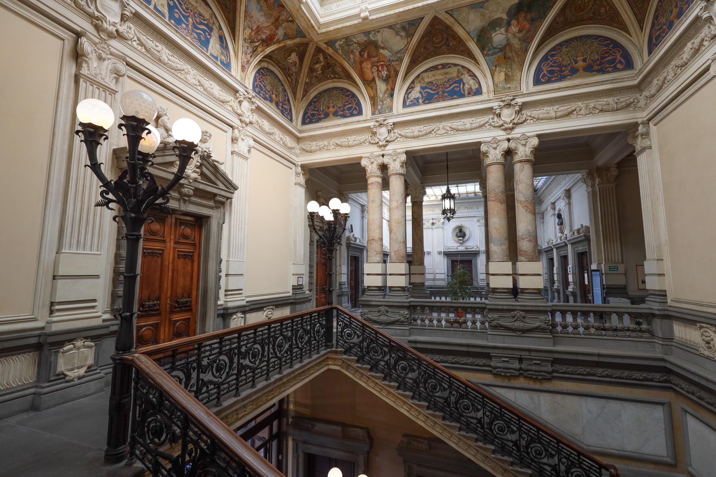 Salvati dall’umidità affreschi e stucchi di Chini: parte il restauro in municipio