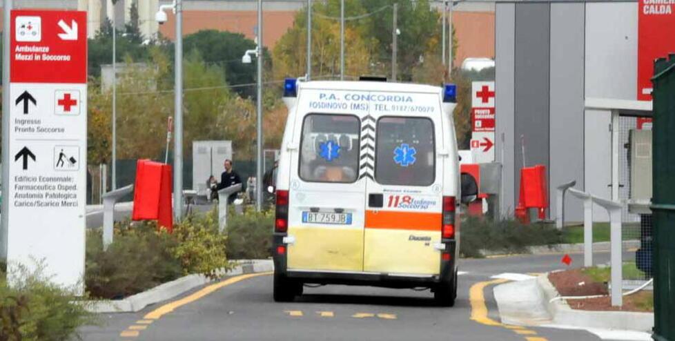 L'ingresso per le ambulanze del pronto soccorso del Nuovo Ospedale delle Apuane