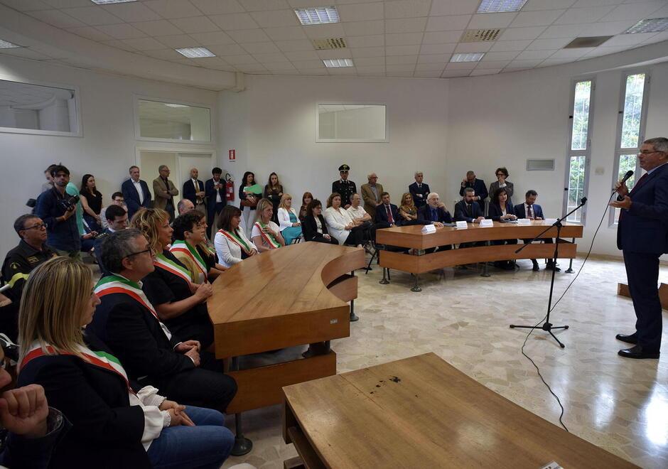 Un’aula di tribunale nella palazzina di via Sanzio dove potrebbe essere ricollocato il Tribunale