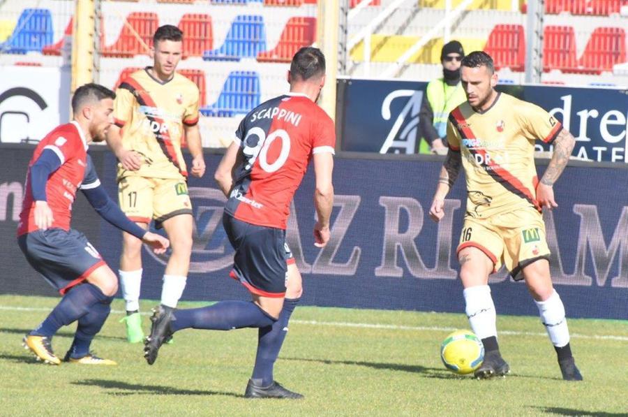 La Lucchese non sa più vincere e a Sassari viene salvata da Panico