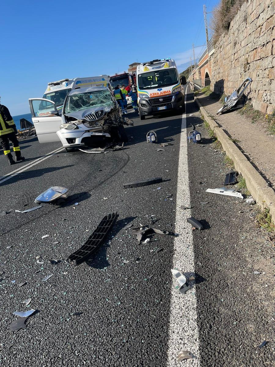 Scontro frontale sul Romito: quattro feriti, due sono gravi