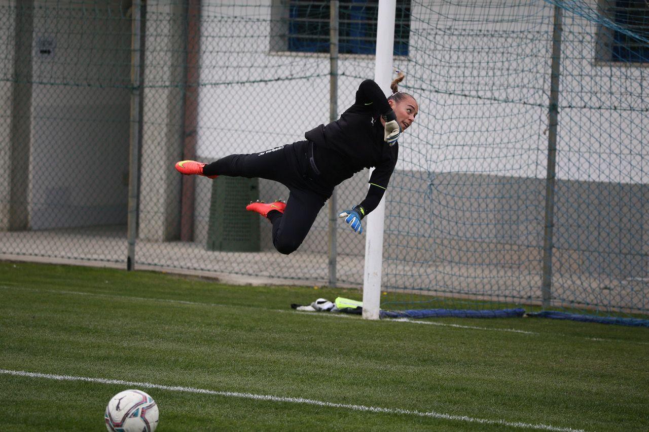 Ex giocatrice della Torres fuori rosa perché incinta