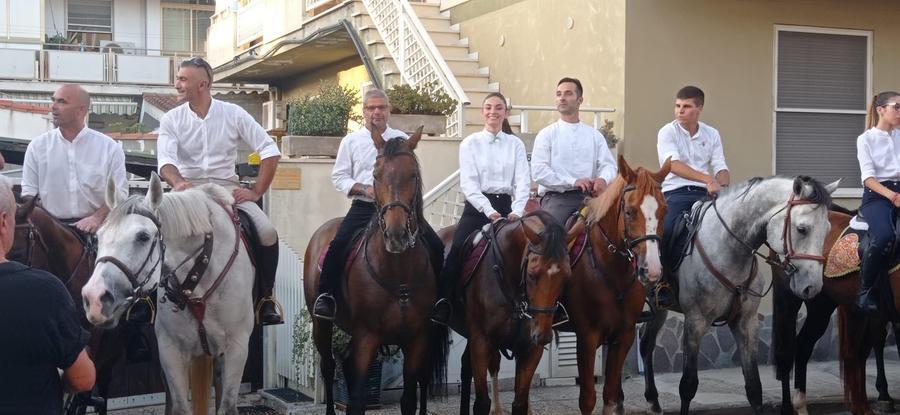 
	Antonello Mele &egrave; il terzo cavaliere da sinistra

