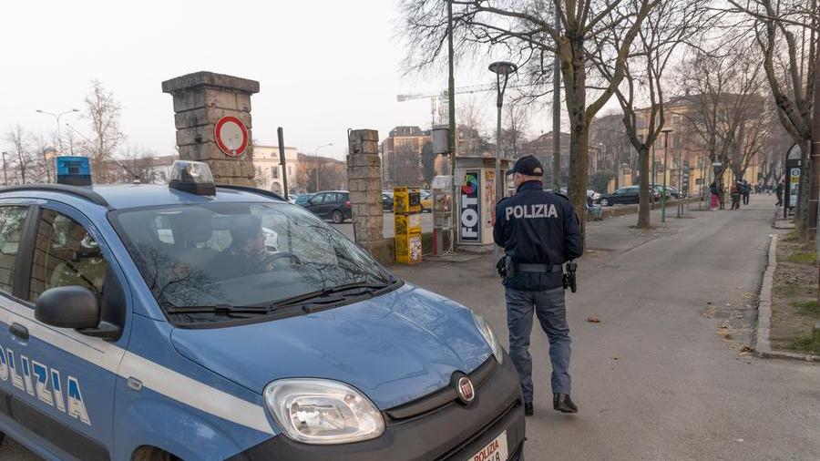 Modena. Viale Molza. Risse, furti e minacce: benvenuti in autostazione