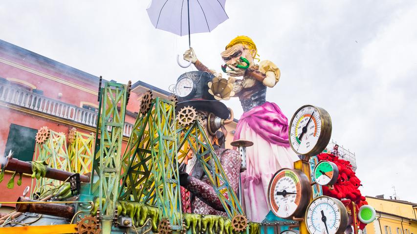 Carri, coriandoli e costumi: sold out il debutto a Cento