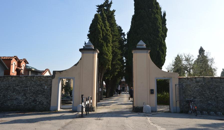 L’ingresso del cimitero comunale di Pistoia dove si trova il tempio crematorio