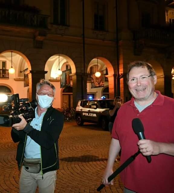 David De Luca davanti all’Hôtel de Ville il municipio di Aosta