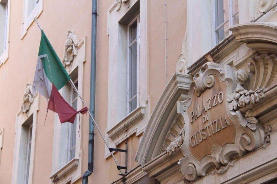 Livorno, maxi raggiro finanziario: «Truffate 52 persone». Chiesto il processo per tre persone