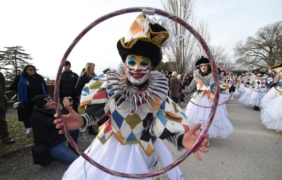 Il Carnevale a Lucca fa il pienone: 20mila in centro