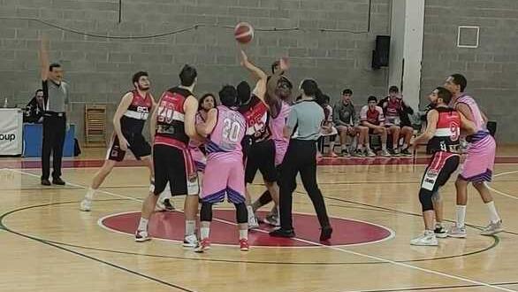 Il momento della palla a due (dalla pagina Fb del Bama)