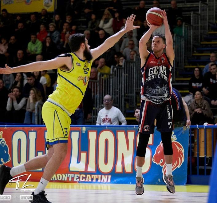A destra Molteni della Gema durante la partita di ieri (foto Lenzi)