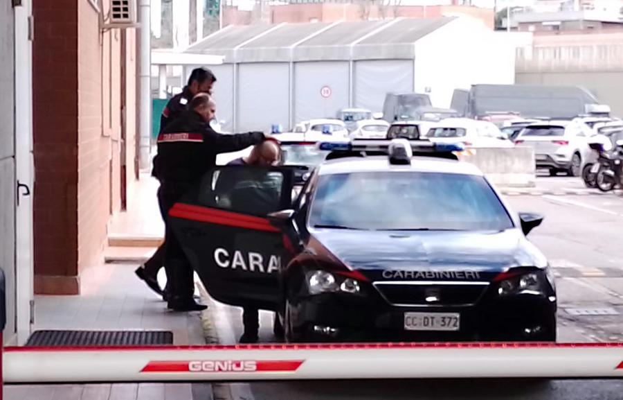 Delitto di Livorno, il 23enne interrogato sul movente: è accusato di aver ucciso il padre