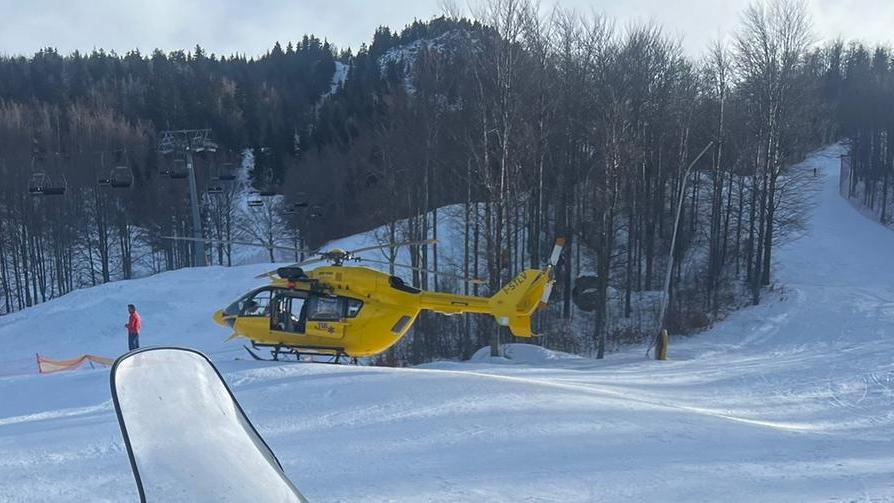 Cerreto Laghi, sciatore di 10 anni cade e si ferisce: portato in elicottero al Maggiore