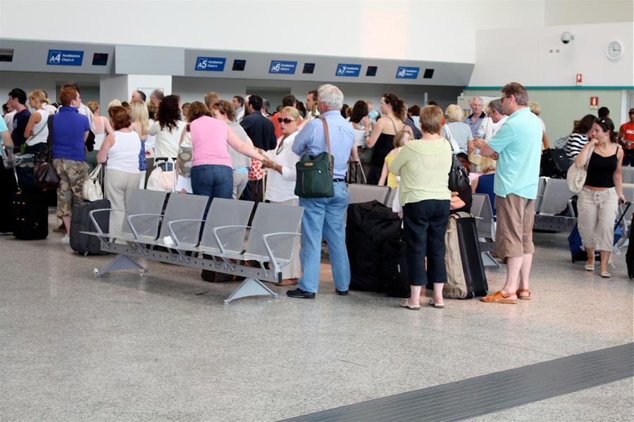 interno file passeggeri agli imbarchi