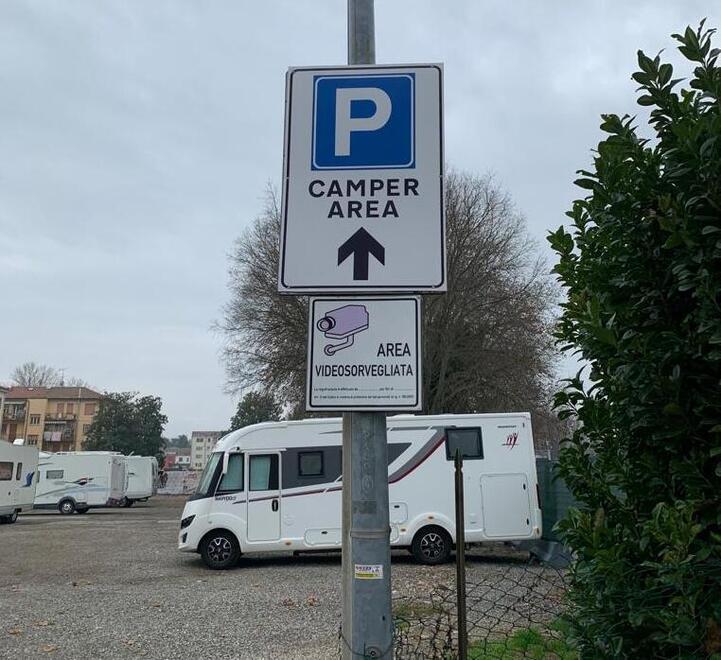 Ferrara, all’ex Mof Niente scarico acque. I camperisti: «Costretti a spostarci»