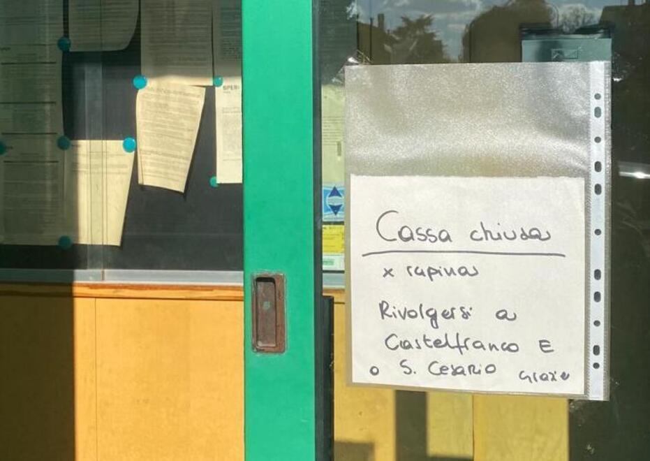 Ladri in banca a Castelfranco, ma il furto fallisce 