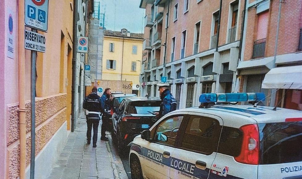 Carpi «Il mio posto auto sempre pieno E io, disabile, sono imprigionata» 