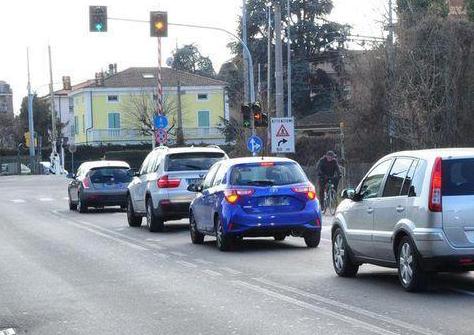 Carpi. Sbarre dei passaggi a livello in tilt E auto ferme in coda per mezz’ora 