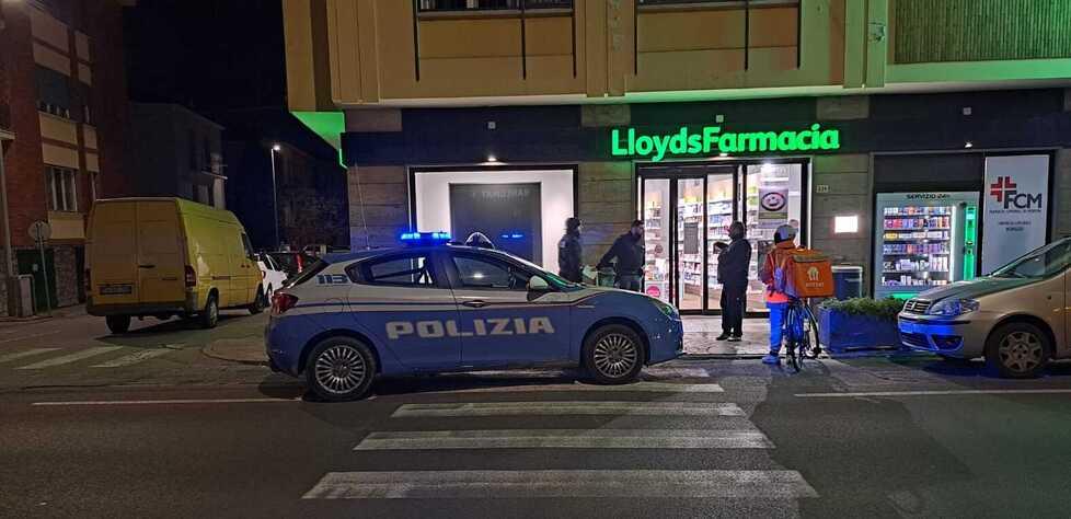 Modena. Cinque contro uno armati di spranghe. Un 30enne aggredito dal gruppo in ospedale con ferite gravi: avrebbe negato una sigaretta