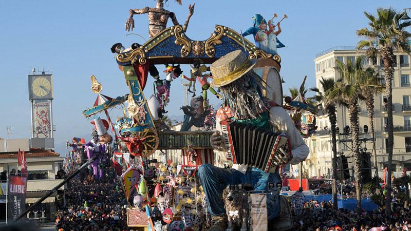 La Rai: «Scommessa vinta. Col Carnevale raddoppiati gli ascolti della rete» 