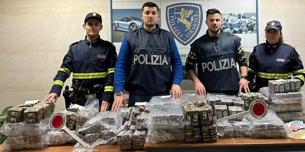 Modena. Arrestati con 164 chili di hashish dalla Stradale Modena Nord