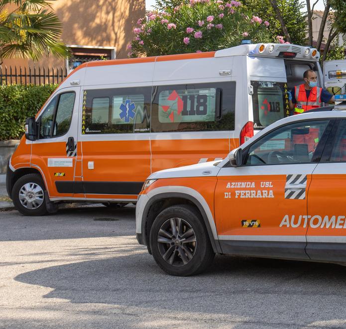 Modena Accusa un malore lungo la strada: uomo di 45 anni soccorso dal 118