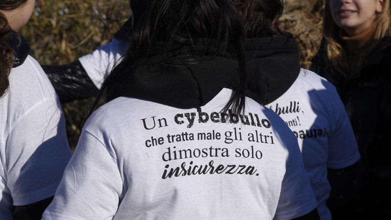 Bullismo, offeso in classe e costretto a cambiare istituto: «Si credevano migliori di me»