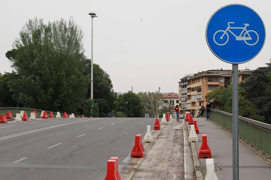 Firenze, scontro tra bici sulla pista ciclabile: uno dei due era in stato di ebbrezza ed è scappato dal pronto soccorso