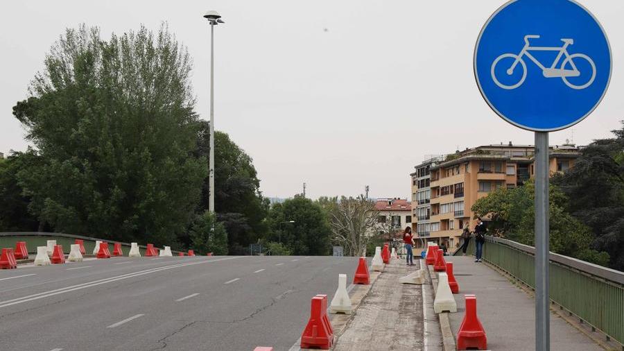 Firenze, scontro tra bici sulla pista ciclabile: uno dei due era in stato di ebbrezza ed è scappato dal pronto soccorso