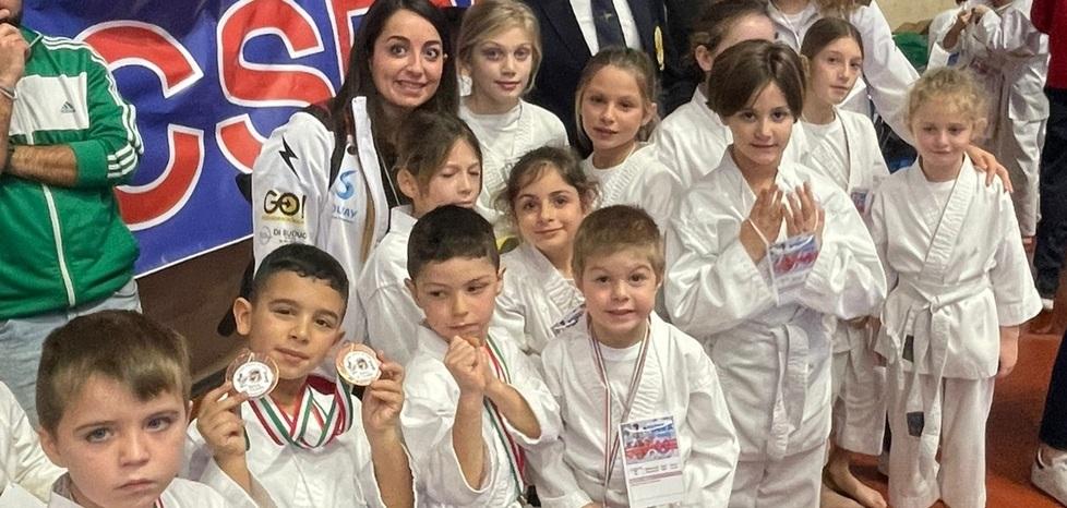 Shin-do Karate    a  Pisa venti allievi e 15 medaglie  
