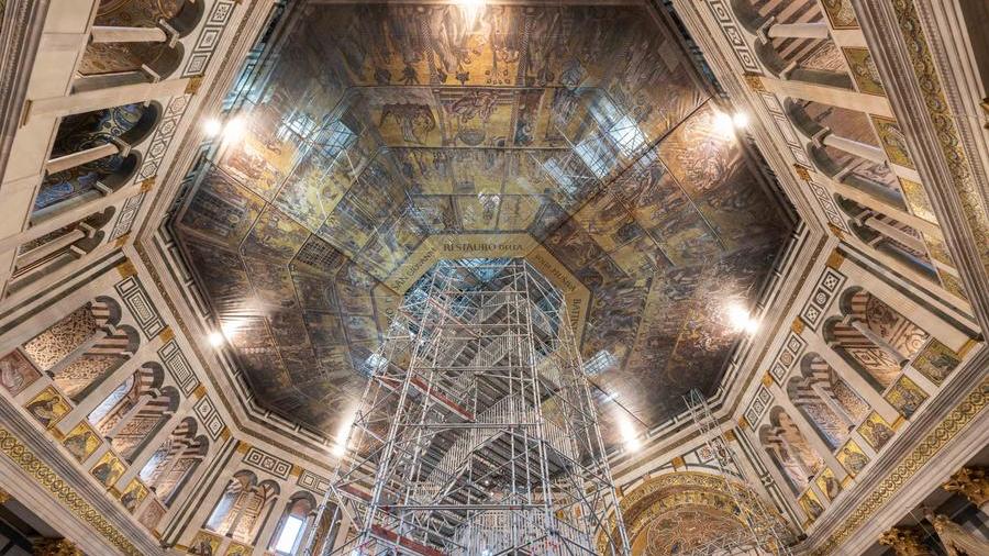 Firenze, al via il restauro dei magnifici mosaici policromi della cupola del Battistero