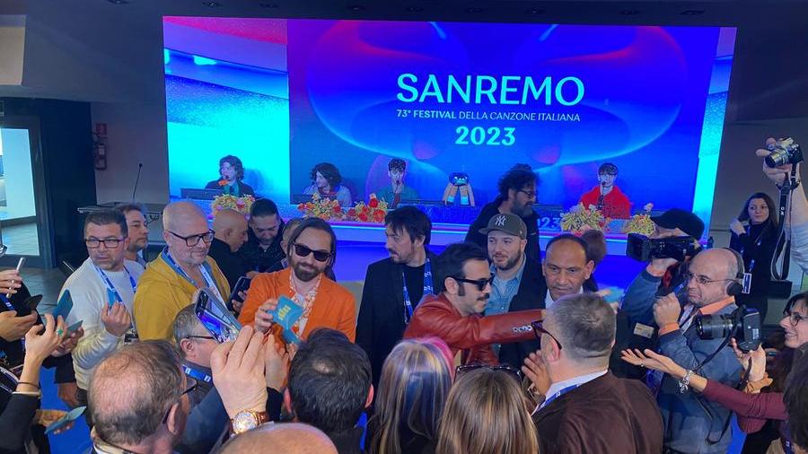 Colapesce Dimartino: «Nel mondo di Instagram noi crediamo ancora nella musica»