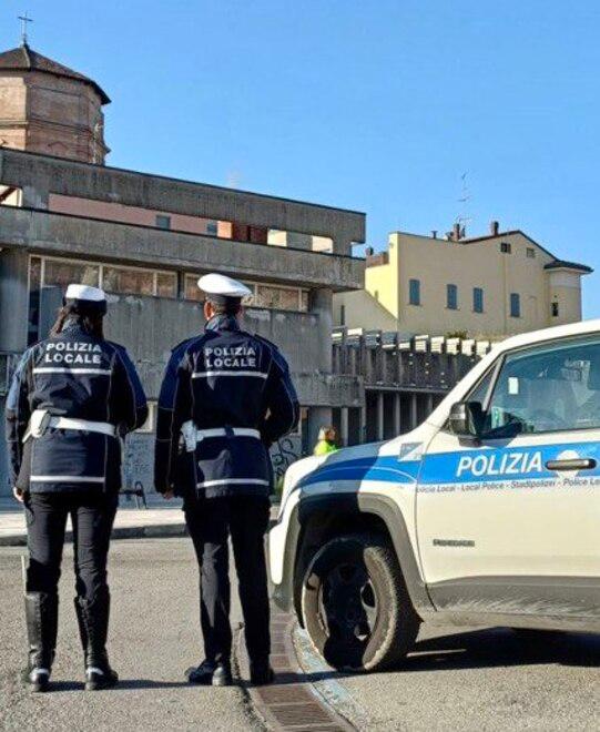 Carpi Raid di finestrini nel piazzale della Meridiana: denunciato 40enne 
