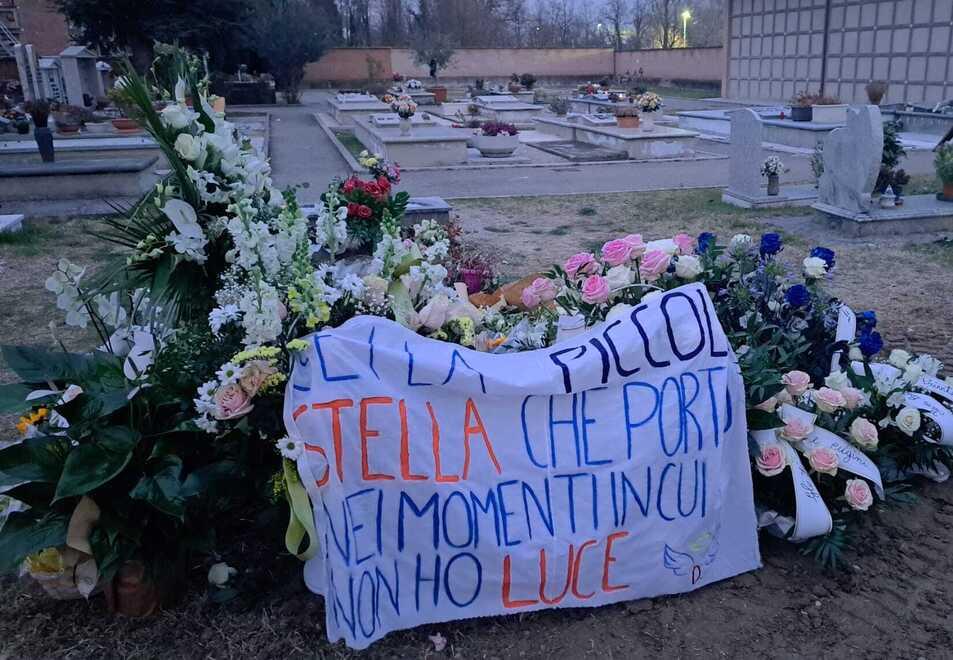 Modena, l'addio alla ragazza morta in Monte Kosica. «Ciao Dani, ci mancherai» 