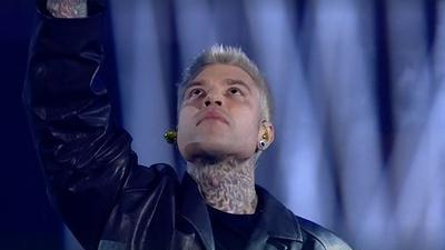 Fedez attacca il governo, Rosa Chemical ringrazia Amadeus