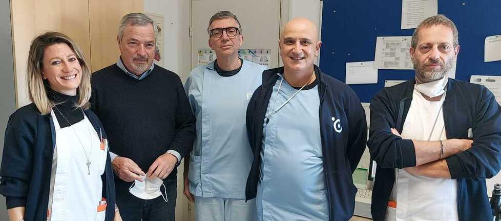 Pontedera, un mini telescopio impiantato nell’occhio per riacquistare la vista