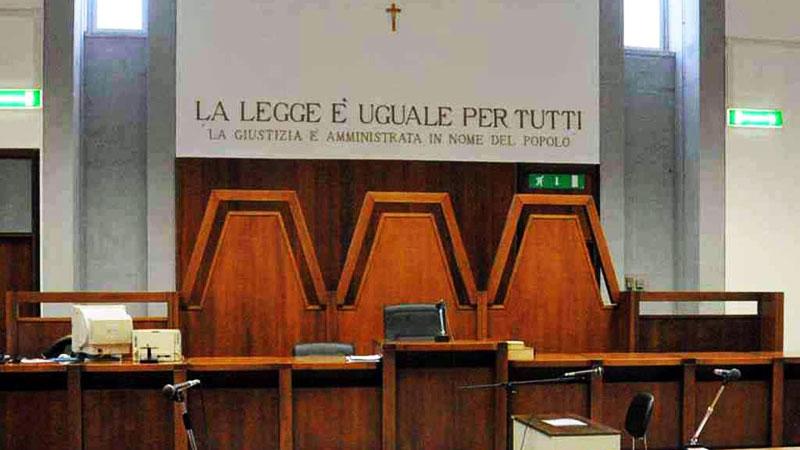 Carrara, carcere a vita per il 68enne che uccise il clochard