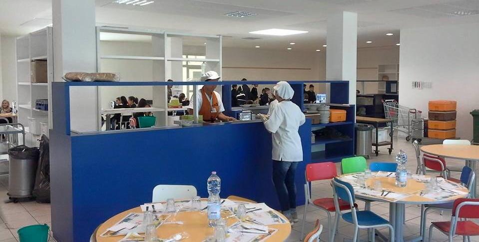 Cecina, porzioni ridotte e fredde alla mensa scolastica