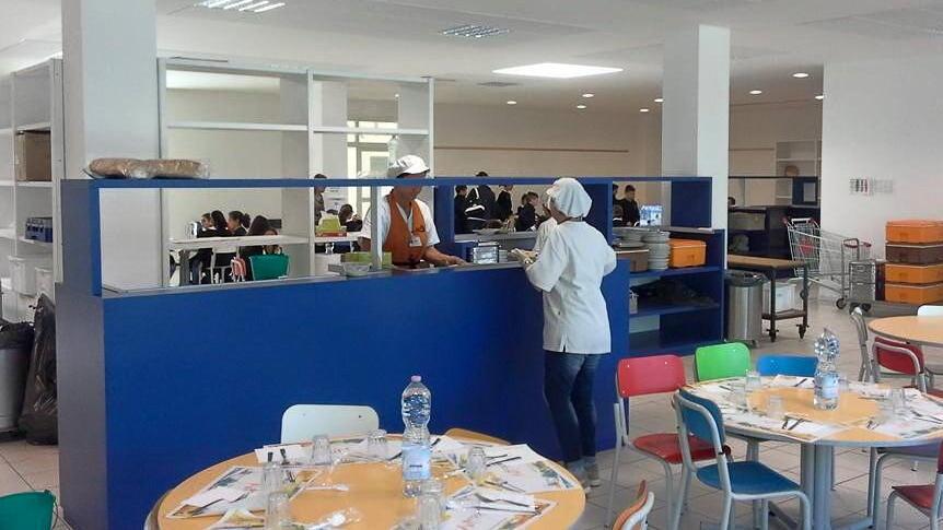 Cecina, porzioni ridotte e fredde alla mensa scolastica