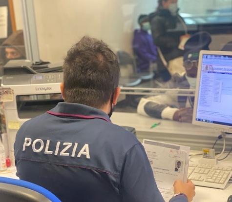 Pistoia apre la questura, anche senza appuntamento, contro l’emergenza passaporti