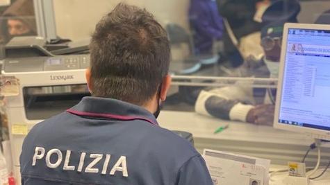Pistoia apre la questura, anche senza appuntamento, contro l’emergenza passaporti