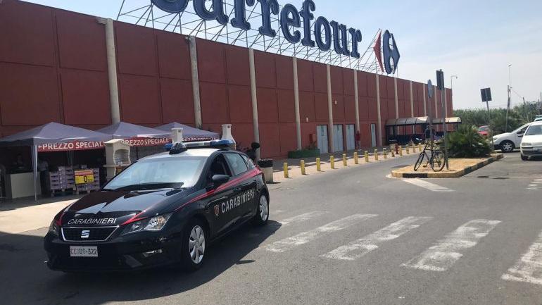 Quartu, due dodicenni e un tredicenne fermati dopo aver rubato un borsello