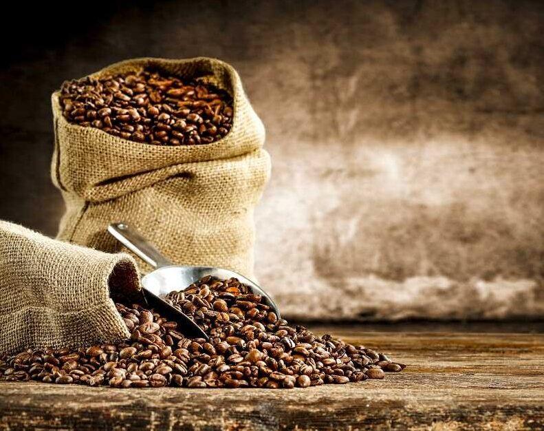 Dall’India al Brasile, in Toscana il giro del mondo in una tazzina di caffè: le torrefazioni al top