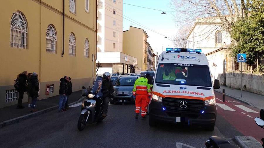 I volontari della Svs sul posto con l'ambulanza (foto Daniele Stefanini/Silvi)