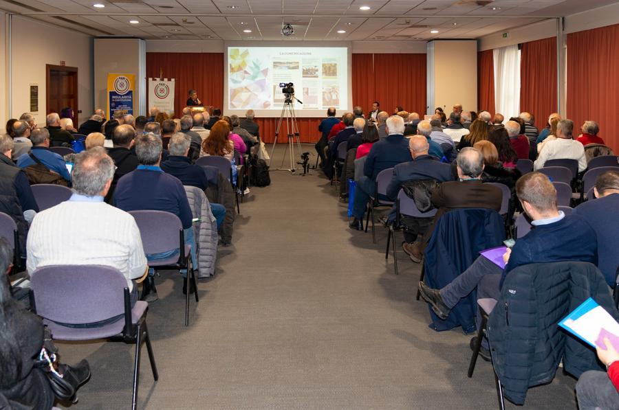 Sardi in fuga in Italia e dall’Italia: l’emigrazione regionale in un dibattito politico a Roma