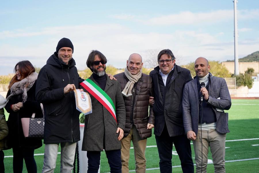 
	Taglio del nastro alla Piramide di Sorso. Presenti il Sindaco Fabrizio Demelas, l'assessore allo sport Fabio Idini, l'onorevole Antonello Peru e il parroco Don Luca che ha dato la benedizione

