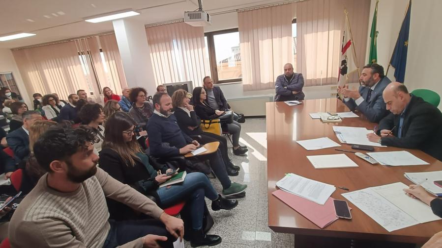 L'assessore Doria durante l'incontro odierno con i sindaci dei comuni capofila dei Piani di servizi sociali