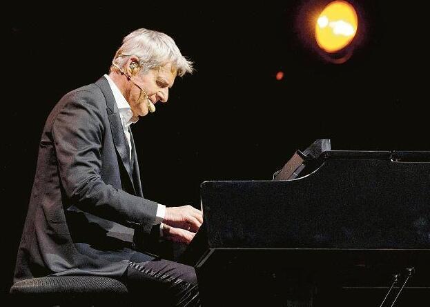 Baglioni «Nei teatri per sorprendere e sentirmi vicino al pubblico»