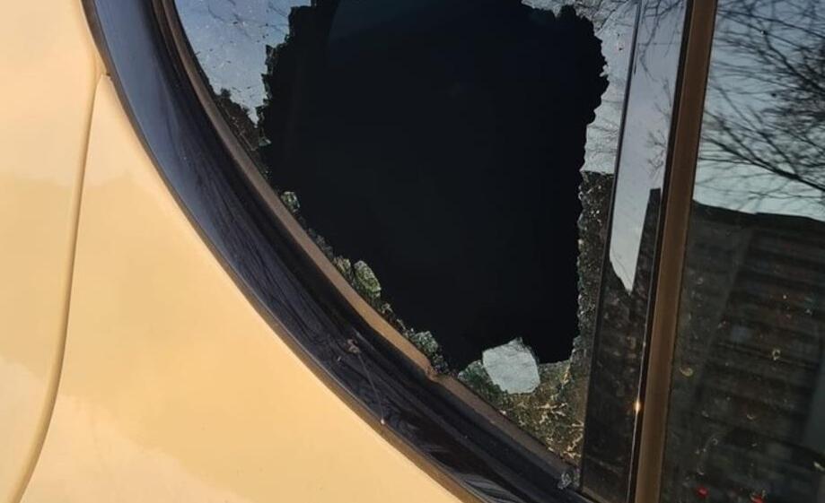Modena Furti e vandalismi sulle auto È caccia allo “spaccavetri” 