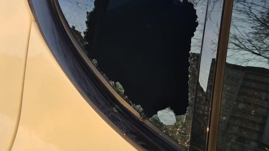 Modena Furti e vandalismi sulle auto È caccia allo “spaccavetri”